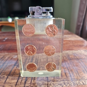Vintage Lucite Table Lighter with Floating Pennies – 1963, 1964, 1968 & 1969 Display Lighter