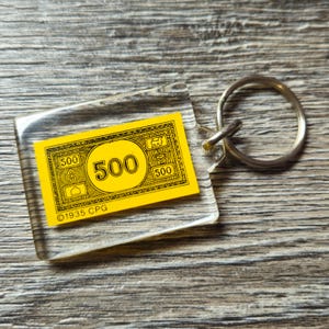 Vintage Monopoly 500 Bill Keychain – 1935 CPG marked Money in acrylic | Retro Board Game Gift | Classic Game Piece Key Ring | Collectable