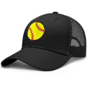Softball Footaball Truckerpet met geborduurd mesh-design, verstelbare sportpet voor volwassenen.