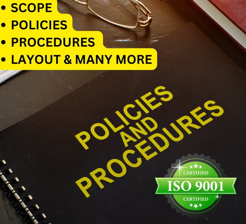 Op de afbeelding: Een zwarte map met de tekst "Beleid en procedures" in gele letters. Een groene en zwarte sticker met de tekst "ISO 9001 Gecertificeerd" bevindt zich in de rechterbenedenhoek van de map.
