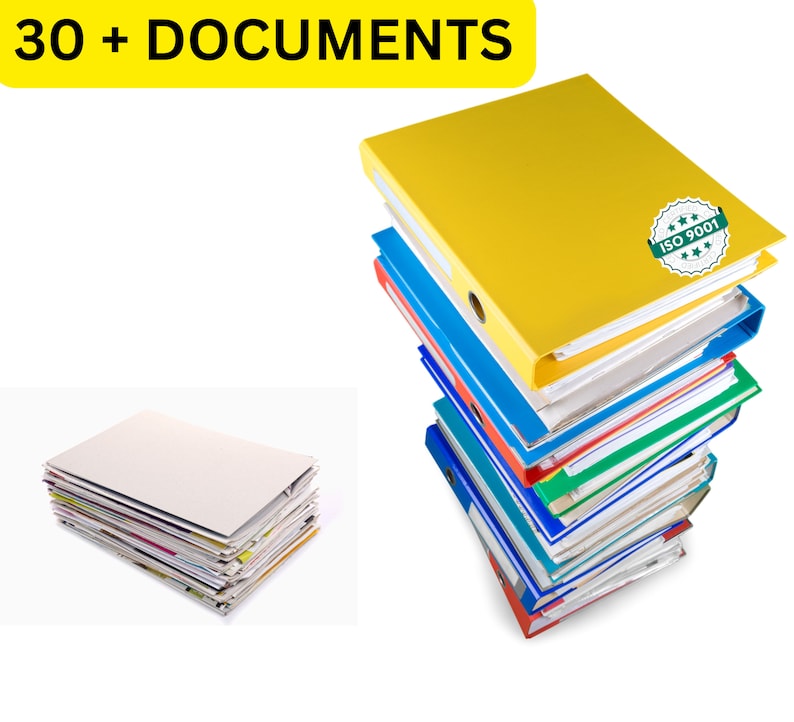 Op de afbeelding: Een stapel kleurrijke mappen met papieren erin, met het label "30+ DOCUMENTS". Links in de afbeelding ligt een stapel losse papieren. De bovenste map is geel en heeft een groene ISO 9001-sticker.
