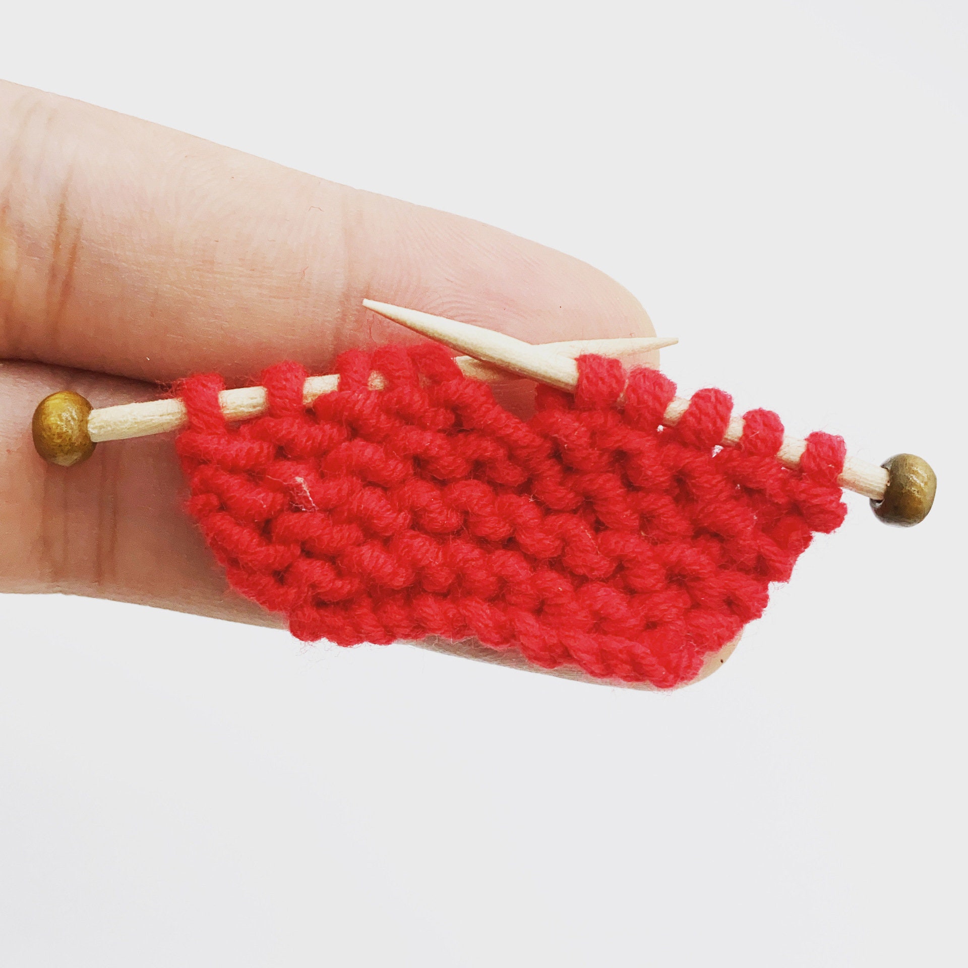 Dollhouse Miniature Knitting Set, Mini Knitting Needles and Yarn