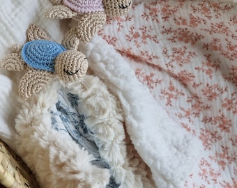Turtle swaddle blanket for baby: Crochet blanket, double gauze, customizable handmade fur - birth/babyshower gift