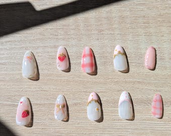 Handgemachte Gelpresse auf Nägel - Erdbeer-Shortcake-Nägel