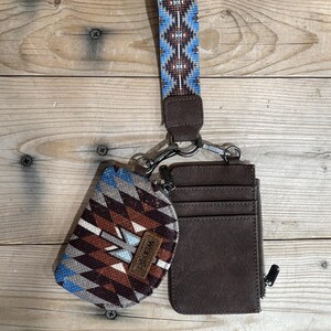 ¡Bolsa de muñeca para tarjetas de crédito y monedas Wrangler!