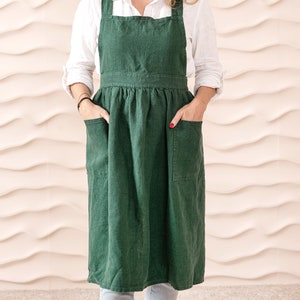 Linnen schortjurk met overgooier en zakken voor dames. Retro schort linnen overgooier Deep Green