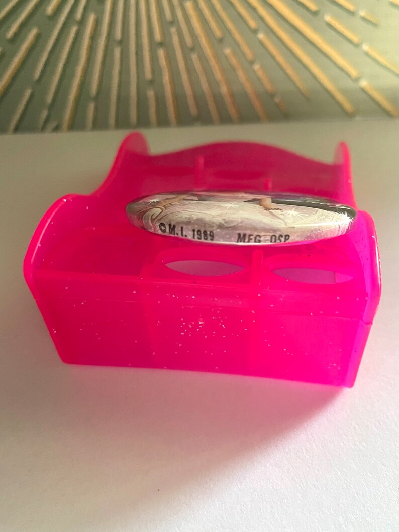 Rare Barbie Vintage 1989 Nostalgic Starburst Always a Lady Plantation Belle Novelty Collectible Button Pin image 3