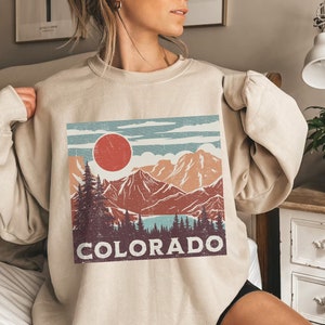 Colorado Sweatshirt Vintage Aesthetic Rocky Mountains Sweatshirt USA National Park Shirt Oversized Crewneck Boho Hiking Colorado Shirt