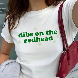St Patricks Day Baby T-Shirt für Frauen, Dibs auf dem Rotschopf Baby T-Shirt Lustiges St. Patty Day Shirt für ihr grünes St. Paddy Shirt Luck of Irish Day