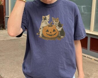 Vintage Halloween Cat Shirt: Retro 90s Style Cotton Tee