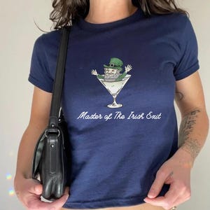 St Patricks Day Baby T-Shirt für Frauen, Meister des irischen Ausgangs Kobold Martini Cocktail Baby T-Shirt Lustig St. Patty Day Shirt Irish Goodbye