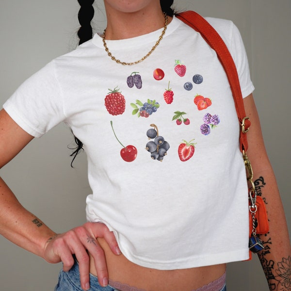 Camiseta de bebé de bayas, fruta Pinterest Estética Camiseta gráfica simple y2k Scrapbook Collage Camiseta de bebé de verano para mujer, Downtown Girl Gen Z Tendencias