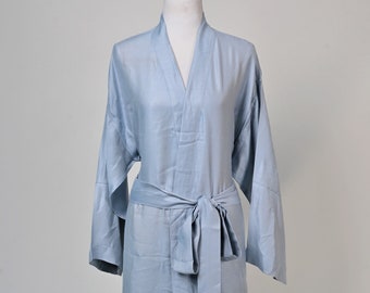 Błękitny jedwabny szlafrok kimono: dwustronny damski strój domowy