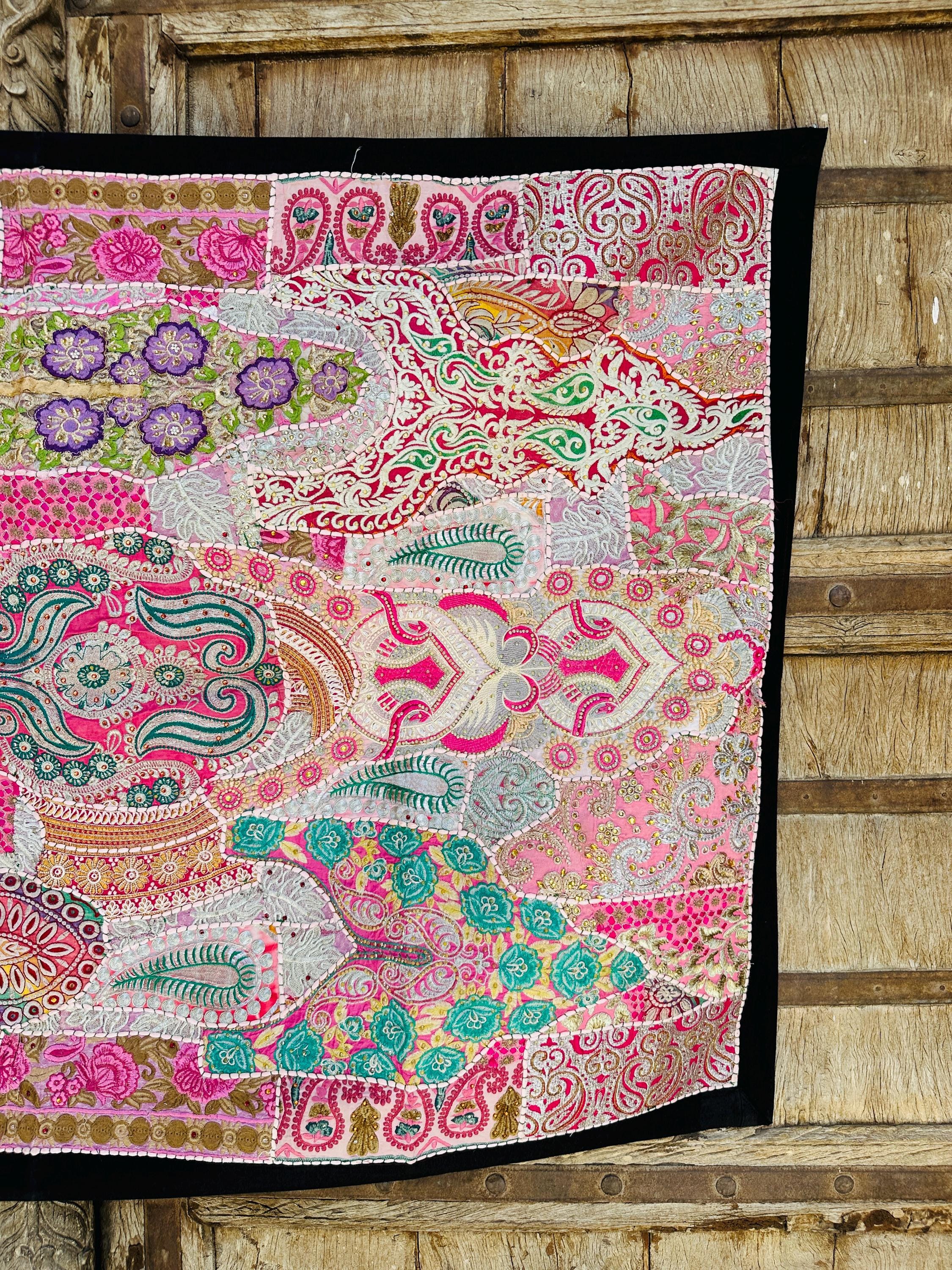 インドのタペストリー、マルチパッチワークビーズランナー、重厚な刺繍