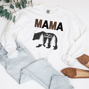 Mama Bear Crewneck Sweatshirt, Mama Bear Sweater, Mama Sweatshirt, New Mom Sweatshirt, Mom life, Cadeau voor mama, Cadeau voor haar, Moederdag