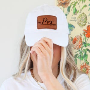 Mr & Mrs Dad Hut mit Lederpatch (Rechteck), Braut und Bräutigam Hut, Passende Hüte, Hochzeitshüte, Flitterwochen Hüte, Braut und Bräutigam Geschenk