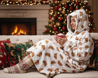 Poutine Pattern Hooded Blanket: Soft Polyester Fleece, Kangaroo Pocket