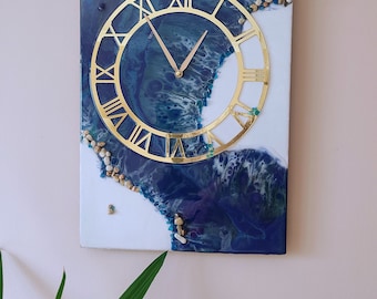 Resin Wall Clock: Modern Art Decor, Mirrored Acrylic Dial