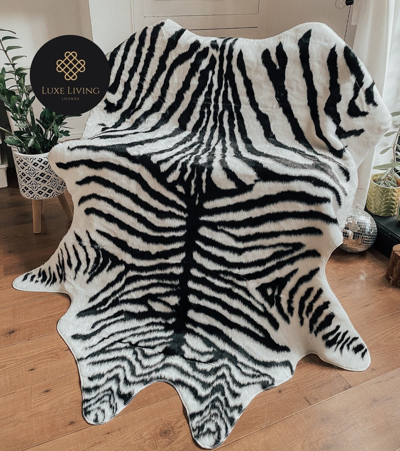 Human made FACE RUG LARGE - BLACK カーペット Amazon.com: JACCAWS Faux Fur Black and White Cowhide Rug,4.6