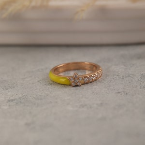 14K Yellow Enameled Star Themed Diamond Ring, 14K Round Look Enameled ...