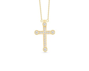 Könnte beinhalten: Eine goldene Kettenkette mit einem diamantbesetzten Kreuzanhänger. Das Kreuz hat an den Ecken vier runde Diamanten und an den Rändern kleinere Diamanten.