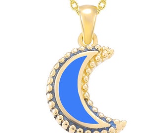 Könnte beinhalten: Eine goldene Halskette mit einem Halbmond-Anhänger mit blauem Emaille-Mittelteil. Der Anhänger ist von einem Perlenrand umgeben.