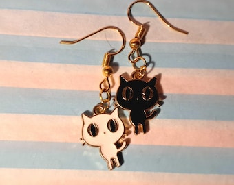 Mismatched Kitty Ohrringe