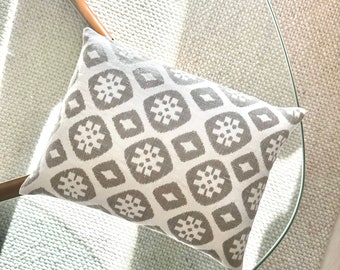 Linen Fog Print Buckwheat Pillow: Handmade Hypoallergenic Support