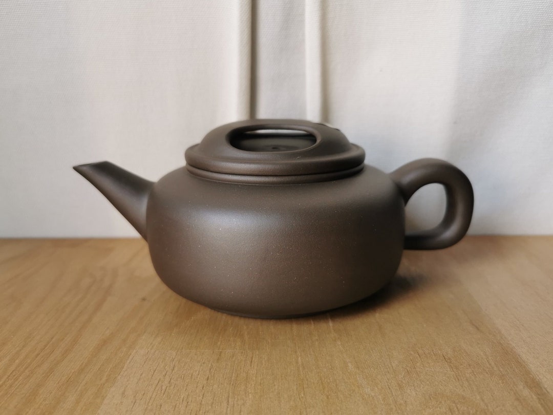 Yixing Teapot Ox Nose 330ml Chinese Heini Zisha Clay 一廠大末 Factory One