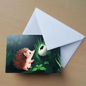 Hérisson trouve un œuf - Carte de vœux, Hérisson pygmée africain, Nature, Animal, Faune britannique, Herbe, Mignon, Drôle, Carte d’anniversaire