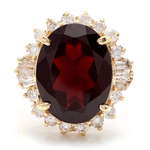 Impressionante anello in oro giallo 14 carati con granato rosso e diamanti naturali da 9,95 carati