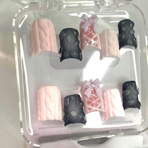 Grey & pink,  Duck Nail Press Ons / Custom Press on nails / Gel Nails / Press on Nails / Duck Nails / Christmas sweater print nails.