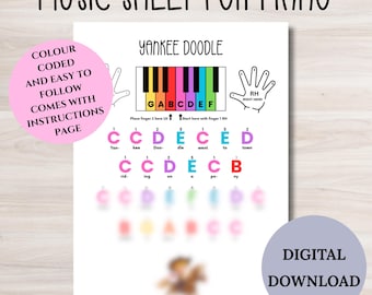 Könnte beinhalten: Ein weißes Notenblatt für Klavier mit dem Text "MUSIC SHEET FOR PIANO" oben. Das Blatt zeigt das Lied "Yankee Doodle" mit farbcodierten Noten und Fingereinsatzanweisungen. Enthält den Text "DIGITAL DOWNLOAD".