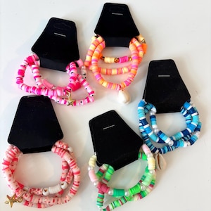 Set van 3 handgemaakte vriendschapsarmbandjes van kleikralen, verrassende kleurencombinatie, stapelbare armbandjes, cadeau voor vrienden
