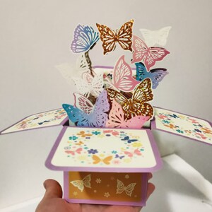 Carte de voeux 3D papillon dans une boîte - Nous vous souhaitons une bonne chance, vous nous avez manqué, carte artisanale, cadeau pour elle, découpé au laser