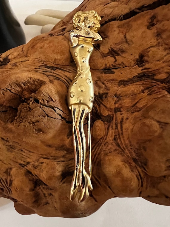Vintage AJC Brooch - Elegant Lady W/ Hat & Heels, Gold Tone  display picture 1