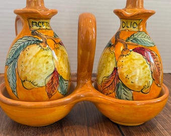 Vintage Deruta Italy Oil & Vinegar Cruet Set with Caddy – Hand-Painted Italian Pottery “Olio” “Aceto” Tabletop Decor Vintage Kitchen