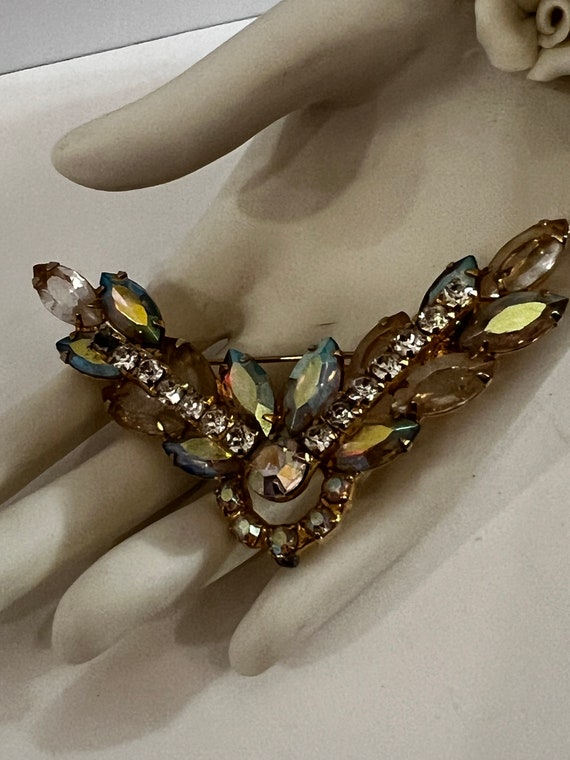 Vintage Aurora Borealis Rhinestone Gold Toned V B… - image 4