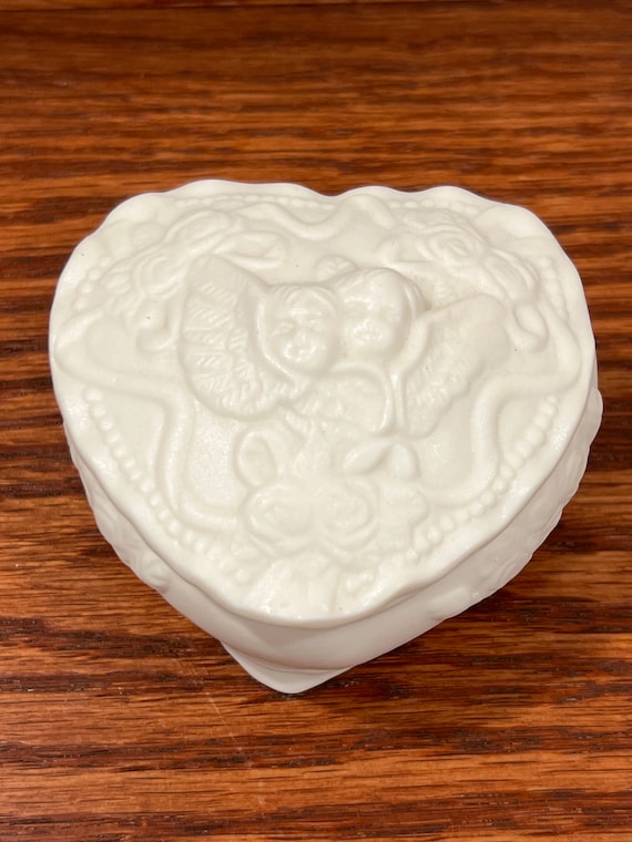 Enchanting White Ceramic Heart Cherub Cupid Jewel… - image 1