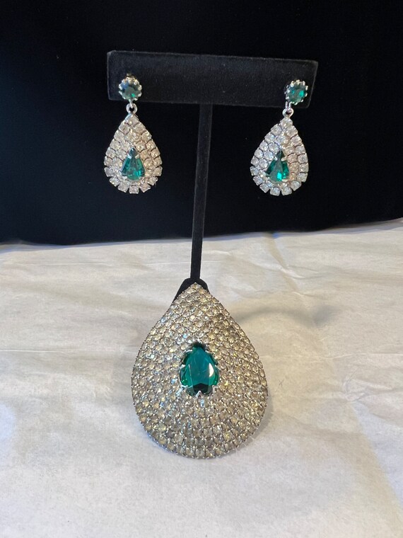 CELEBRITY NY Emerald & Clear Rhinestone Brooch Ear