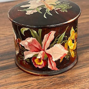 Antique Papier Mâché Powder Box with Puff and Powder – Hand-Painted Floral Victorian Vanity Pot – Rare Lake Box Collectible