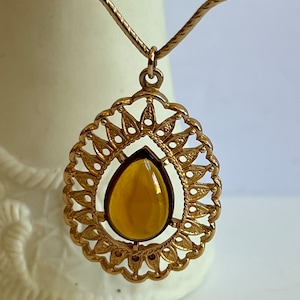 Vintage Sarah Coventry Choker Necklace | Honey Gold Tone Teardrop Pendant | Signed Costume Jewelry | Retro 60s 70s Style | Gift for Her