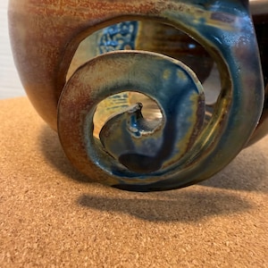 Handgemaakte gesigneerde aardewerken garenkom | Unieke keramische breischaal | Ambachtelijke houder van vervaardigde wol | Studioaardewerk