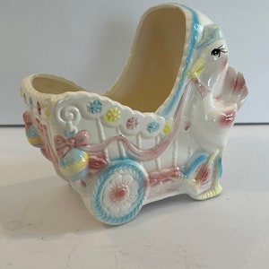 Vintage Rubens kinderwagen wieg plantenbak vaas uniek babykamer decor en babyshower trinketschaal voor tijdloze elegantie