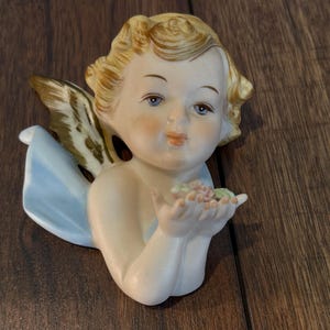 Vintage Napco Cherub Angel Figurine - Blonde Floral Mid-Century Wall Hanging - 1950s Japanese Ceramic Collectible - Rosy Cheeks Blue Eyes