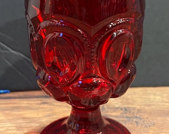 L.E. Smith Moon & Stars Ruby Red Goblet – 1960s Vintage Water Glass, Red Gradient Pressed Glass Collectible, Perfect for Wine or Décor