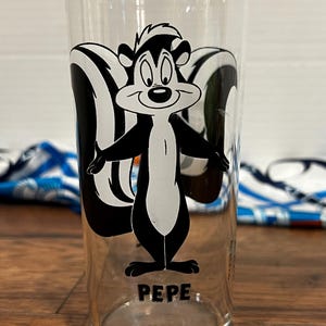 Vaso de jugo transparente vintage de Pepe Le Pew / Recuerdos de dibujos animados / Cristalería de personajes retro / Vaso de dibujos animados coleccionable clásico