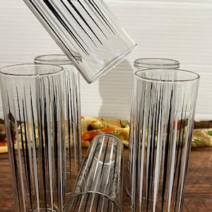 Juego de 6 vasos altos vintage en blanco y negro, vasos Tom a rayas, vajilla retro, vajilla elegante de mediados de siglo, vasos para fiesta de inauguración de la casa