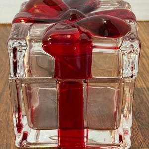 Vintage Godinger Glass Present Box – Clear Gift Box with Red Glass Bow – Wedding Ring Keepsake, Jewelry Trinket Box, Elegant Display