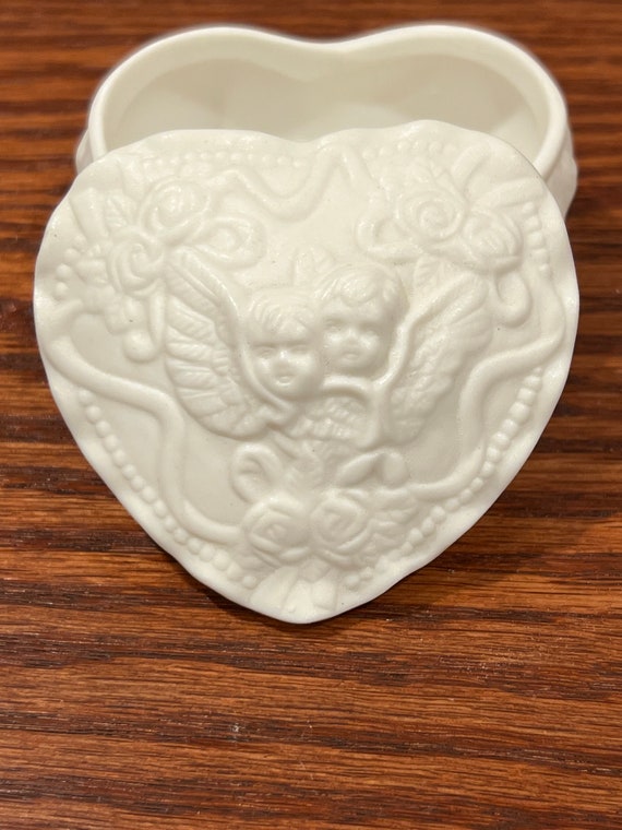 Enchanting White Ceramic Heart Cherub Cupid Jewel… - image 4